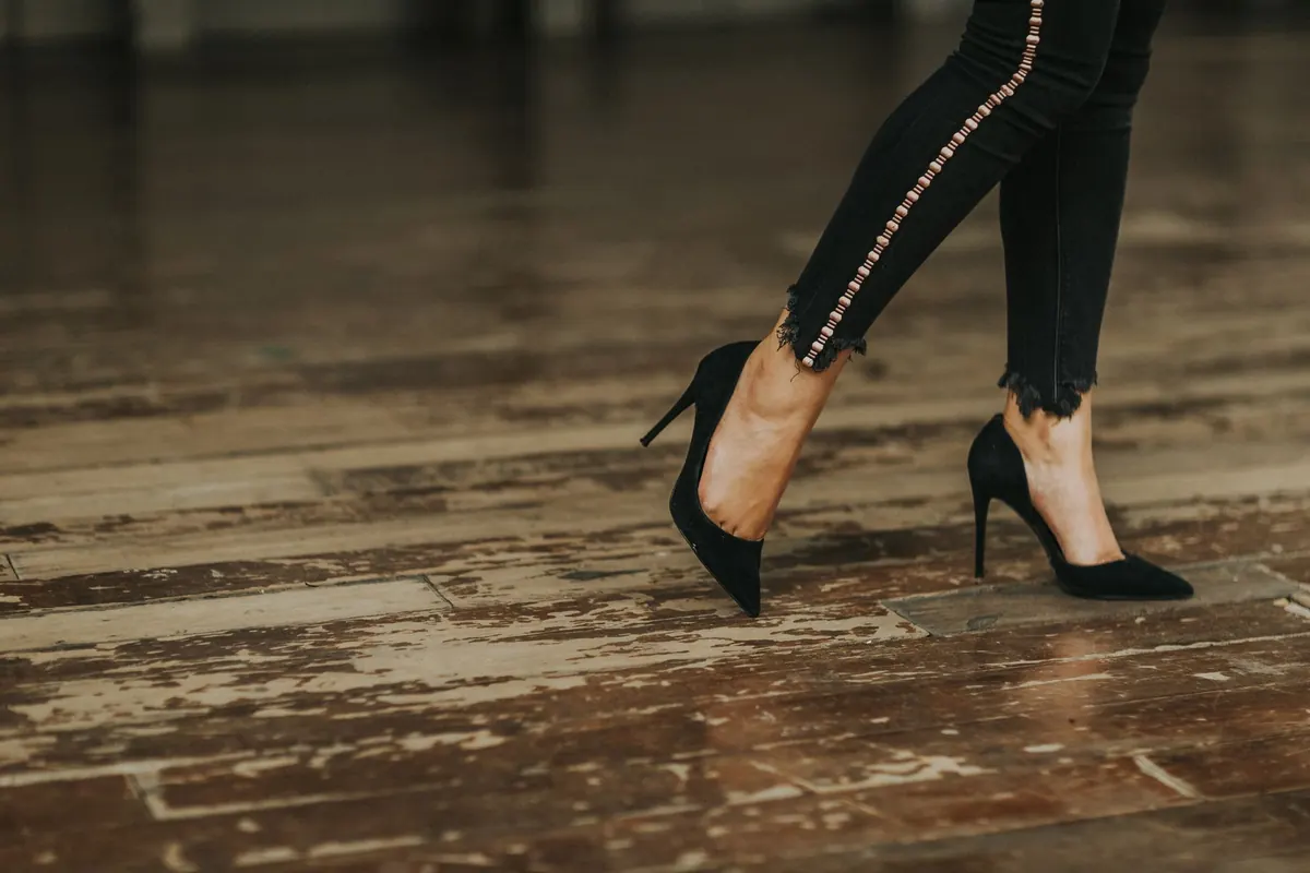 Runway Walk Basics: Heel Technique, Posture, and Pacing for First Shows